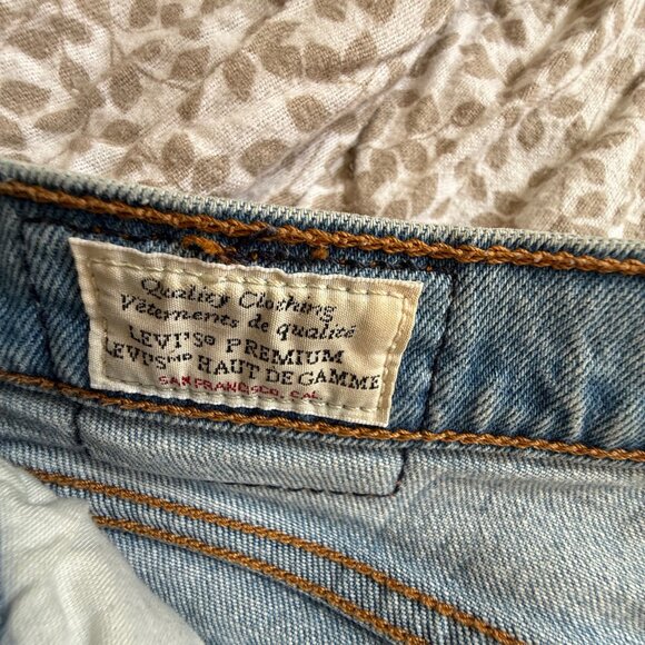 Levis wedgie fit jeans, size 29 - Picture 3 of 4